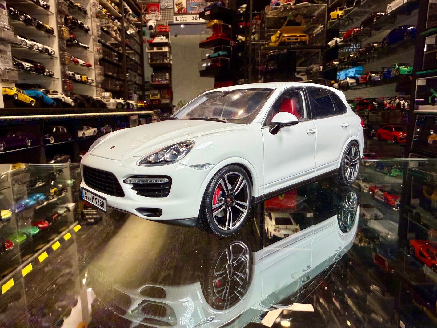 PORSCHE CAYENNE TURBO S ( no box - new )
