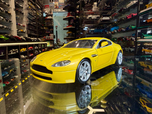 ASTON MARTIN V8 VANTAGE ( no box )