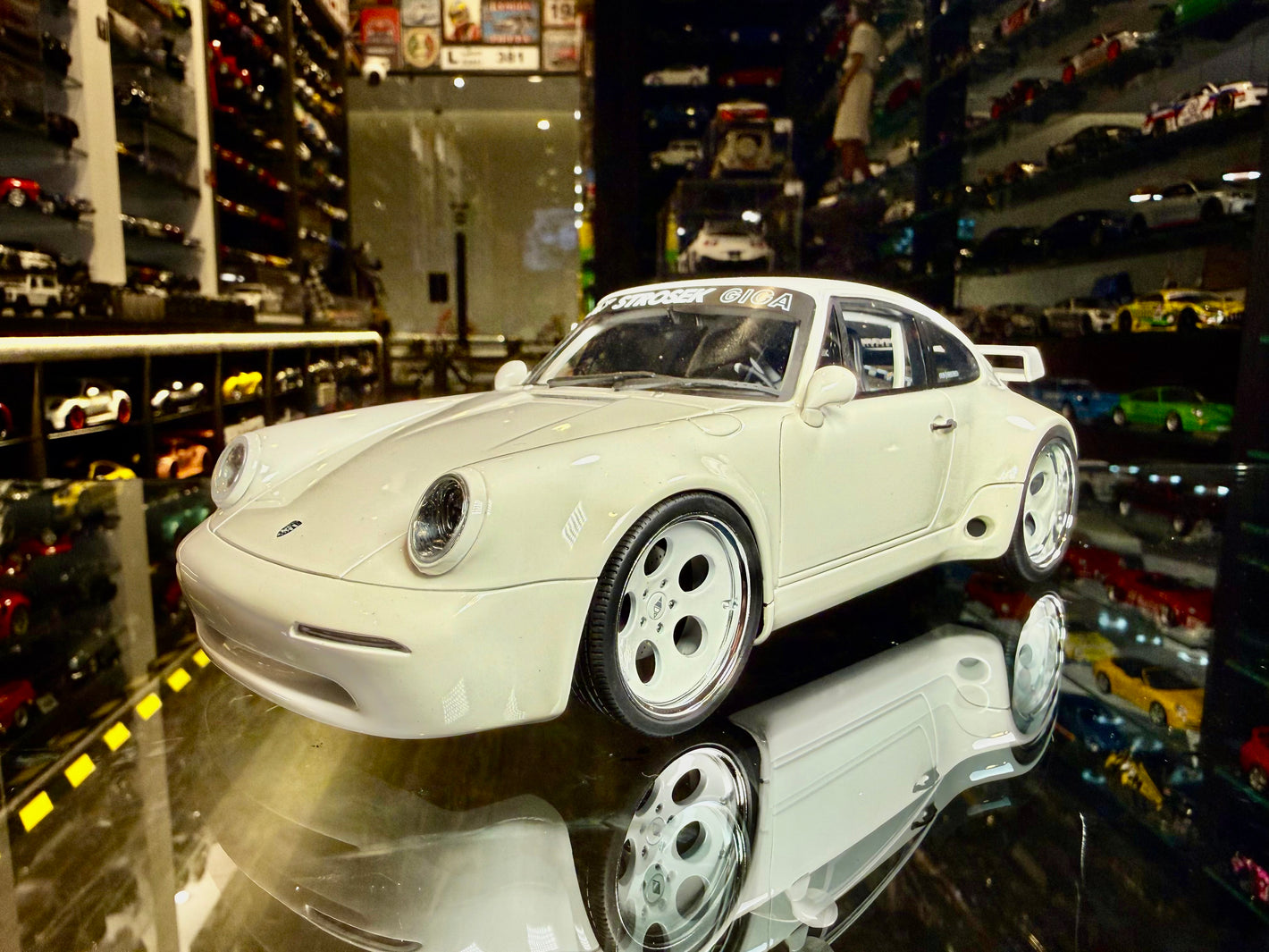 PORSCHE STROSEK GIGA