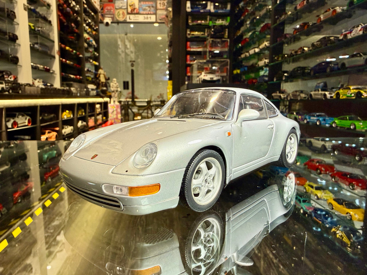PORSCHE 911