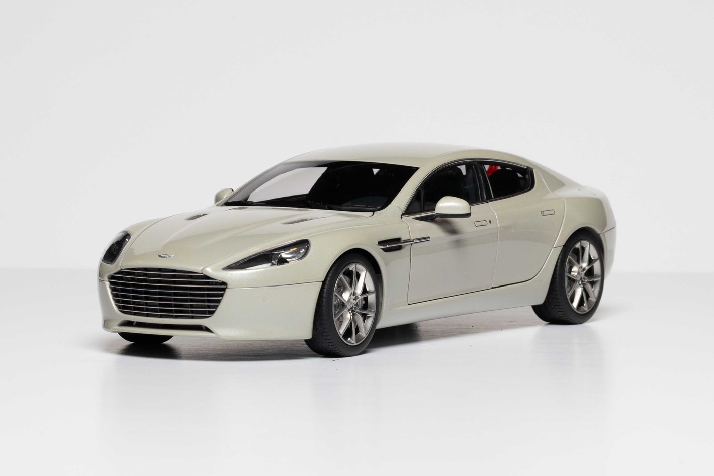 ASTON MARTIN RAPIDE