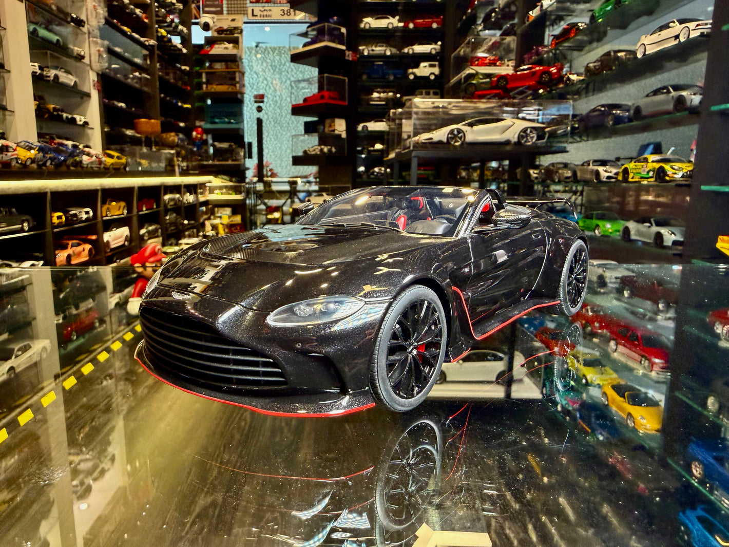 ASTON MARTIN V12 VANTAGE ROADSTER