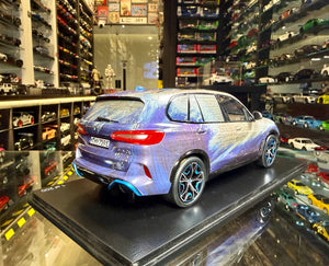 BMW IX5 HYDROGEN IN CONVERSATION WITH ES DEVLIN