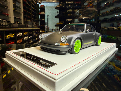 PORSCHE SINGER