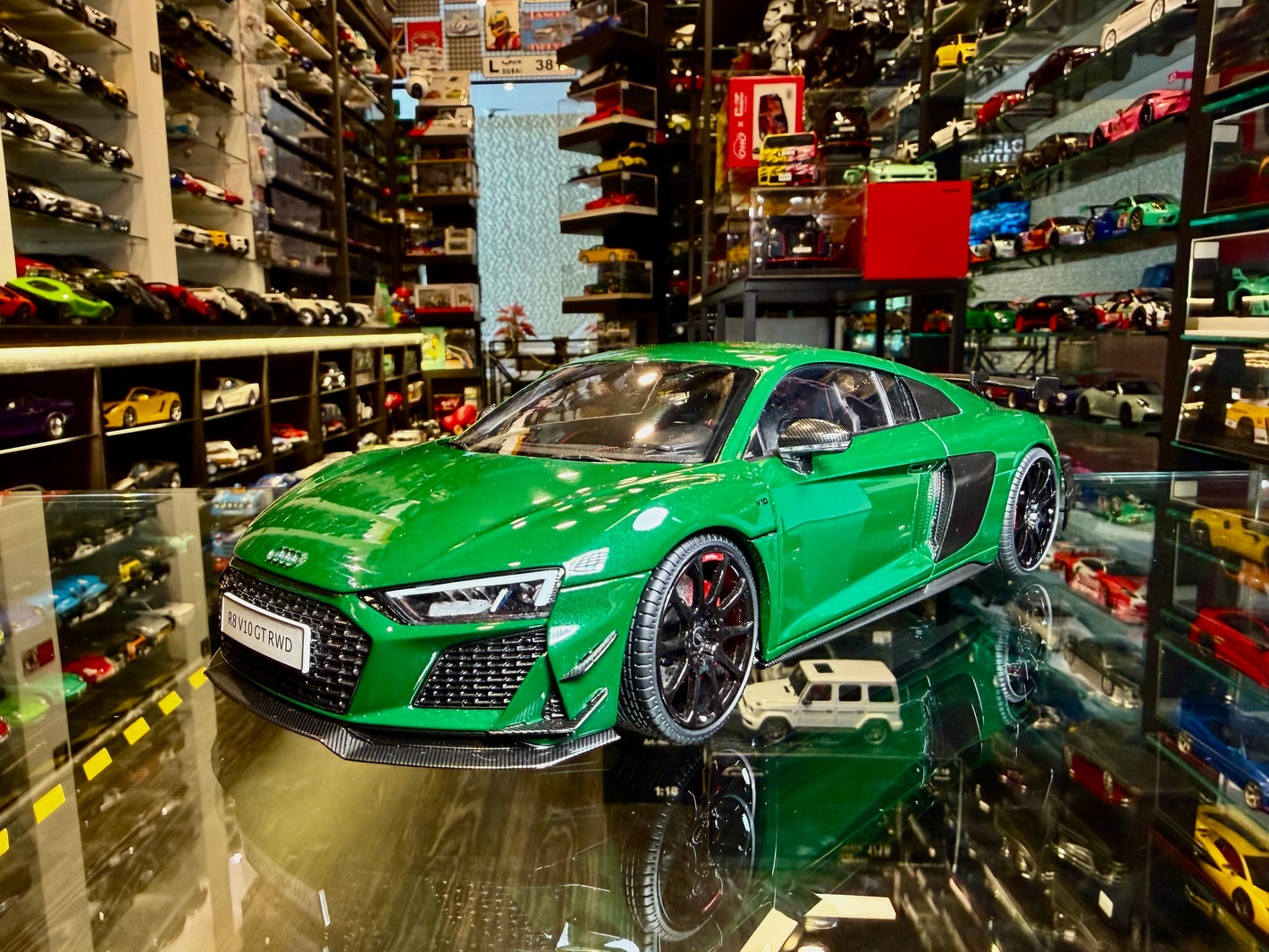AUDI R8