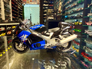SUZUKI GSX 1300R ( scale 1/12)