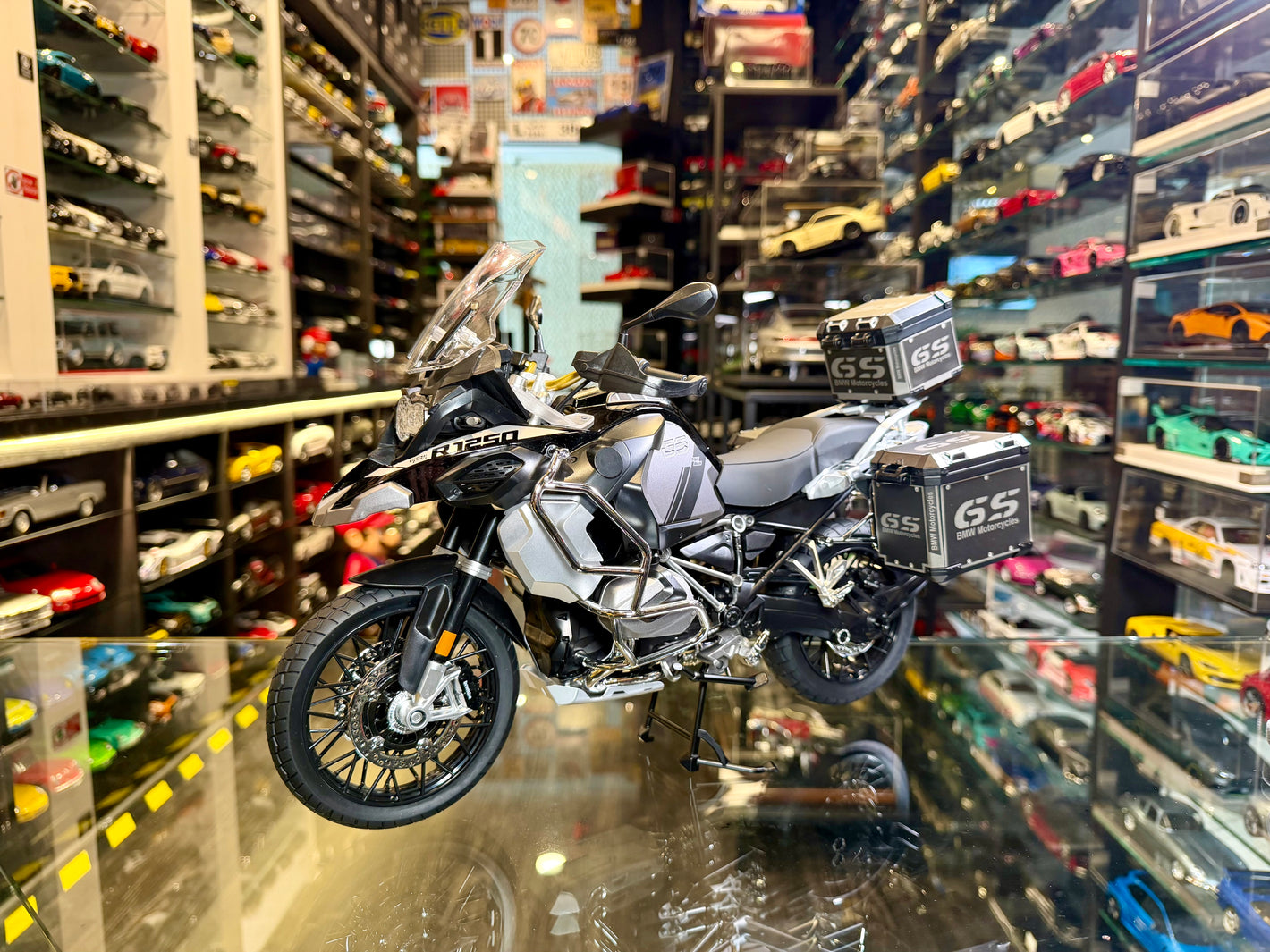 BMW R 1250 GS MOTORCYCLE/ scale 1/6