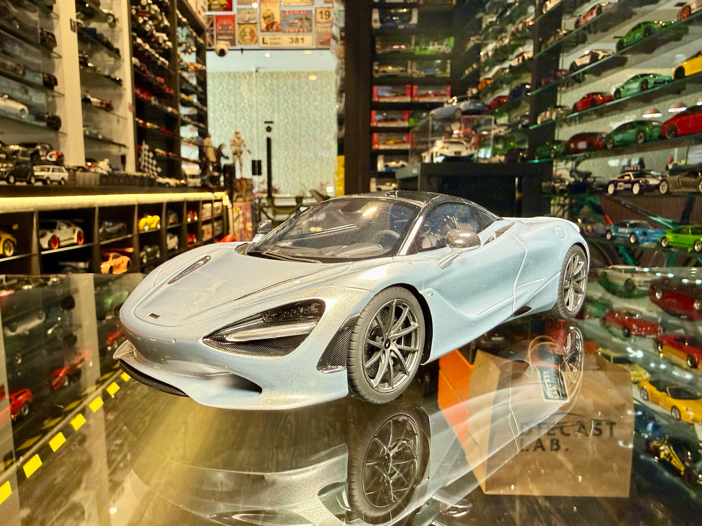 MCLAREN 750S