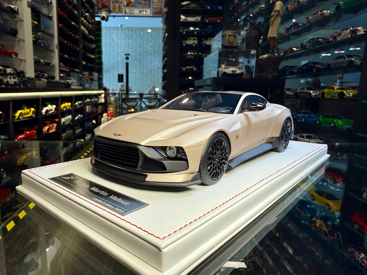 ASTON MARTIN VALOUR
