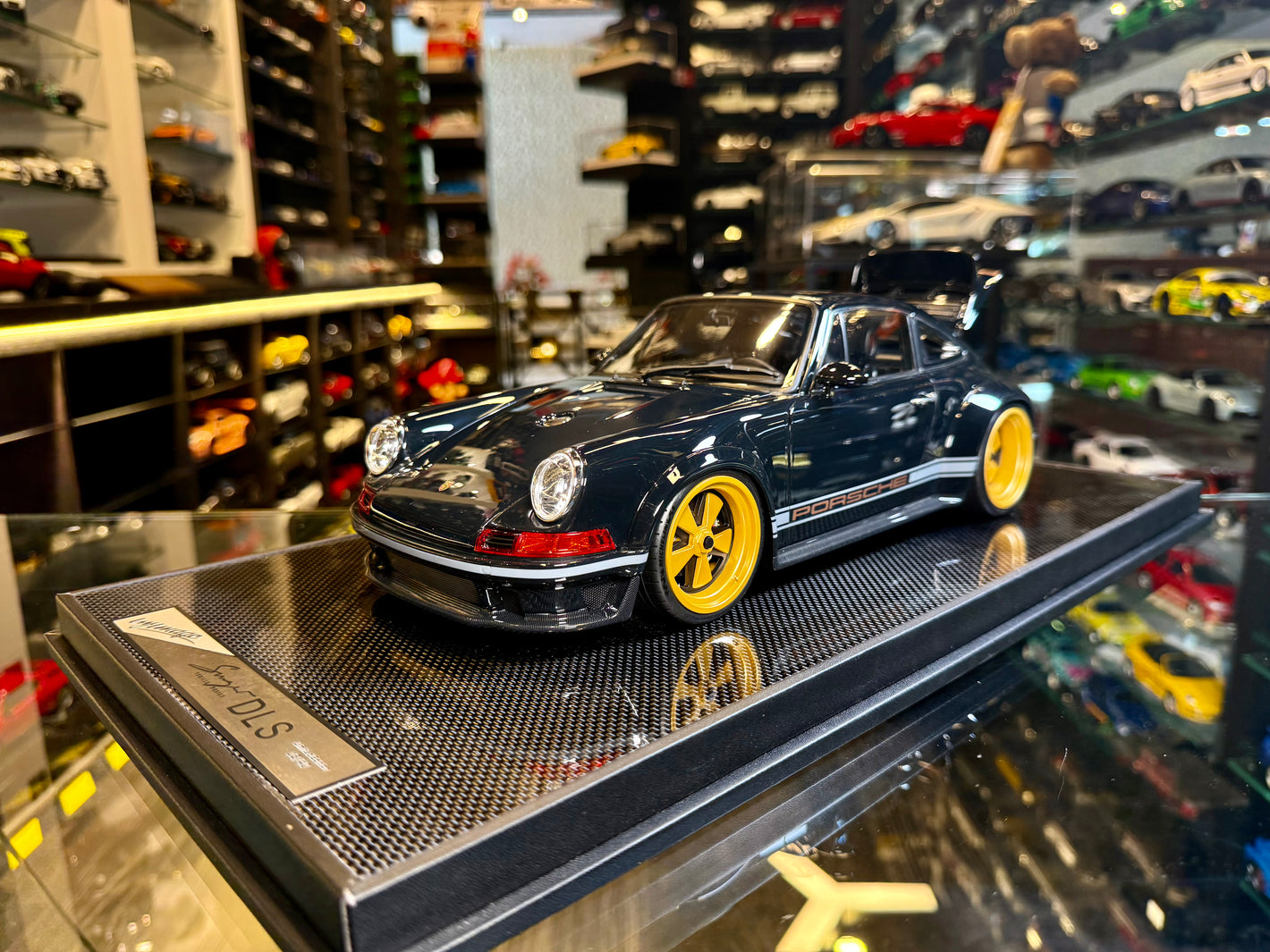 PORSCHE SINGER DLS