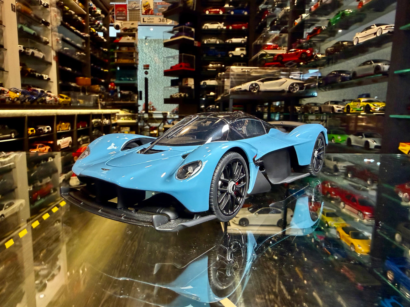 ASTON MARTIN VALKYRIE