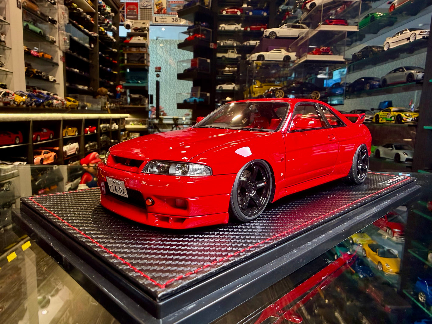 NISSAN GT-R R33 WITH FIGURE