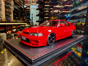 NISSAN GT-R R33 WITH FIGURE