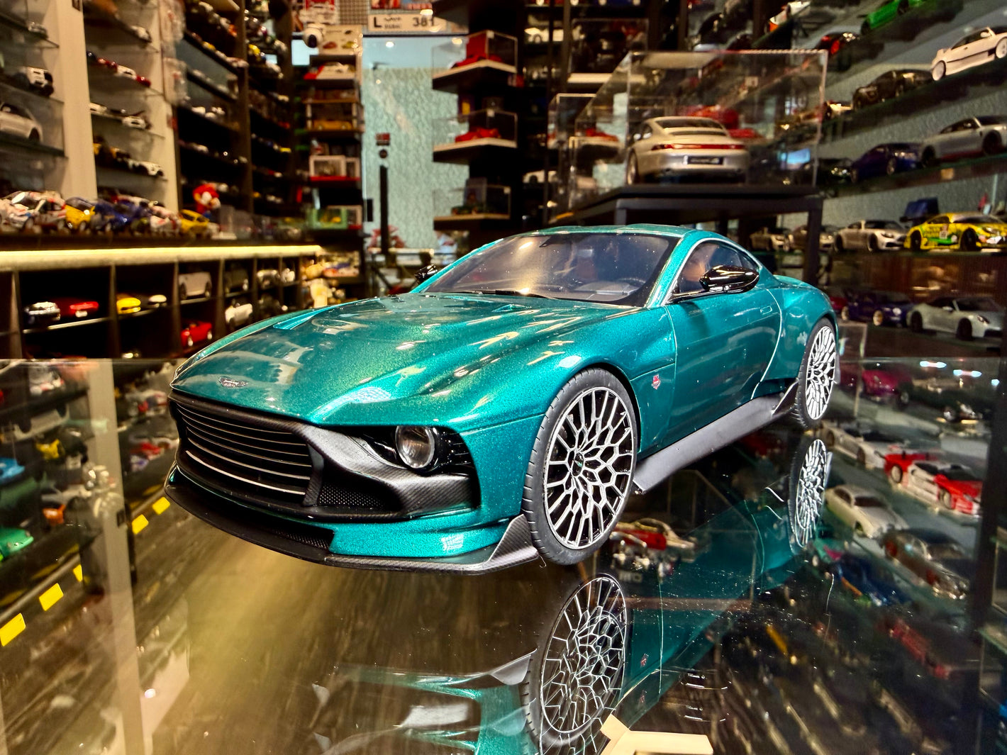 ASTON MARTIN VALOUR