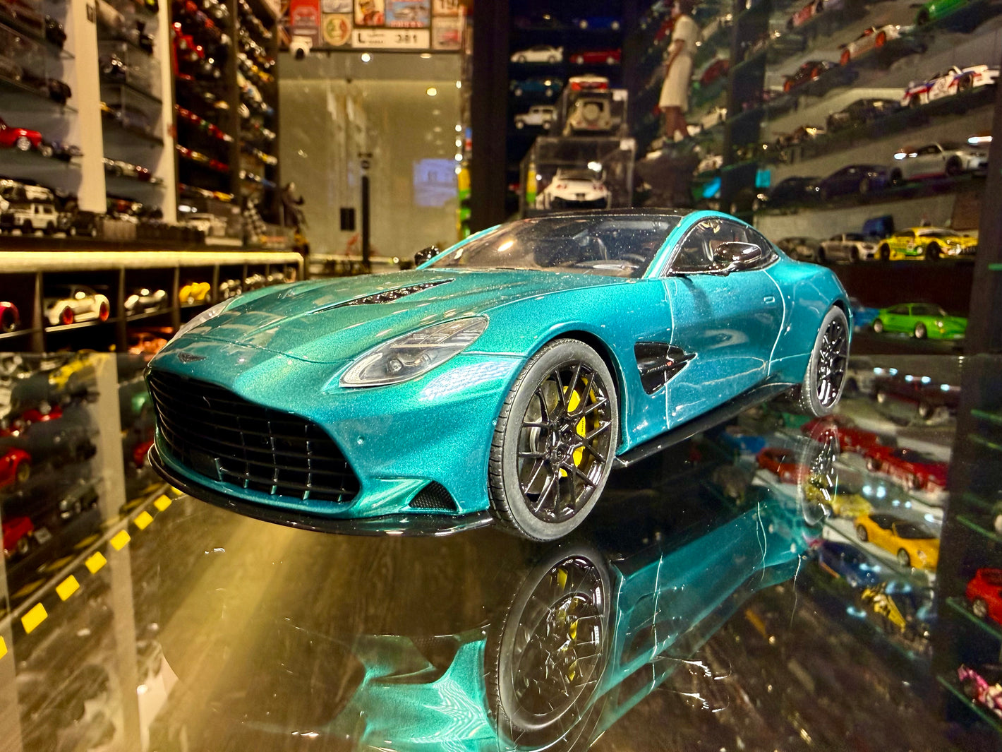 ASTON MARTIN VANQUISH