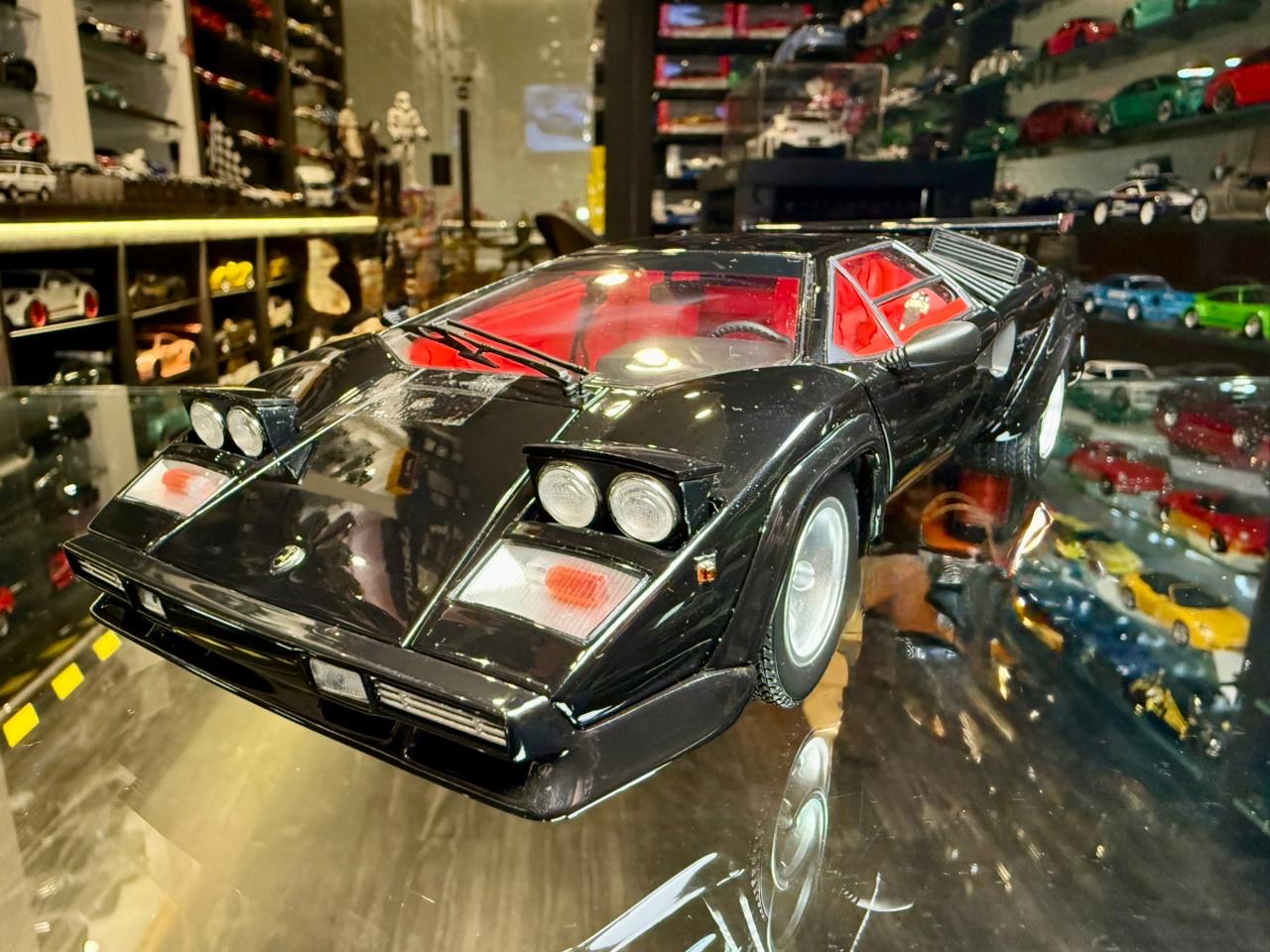 LAMBORGHINI COUNTACH
