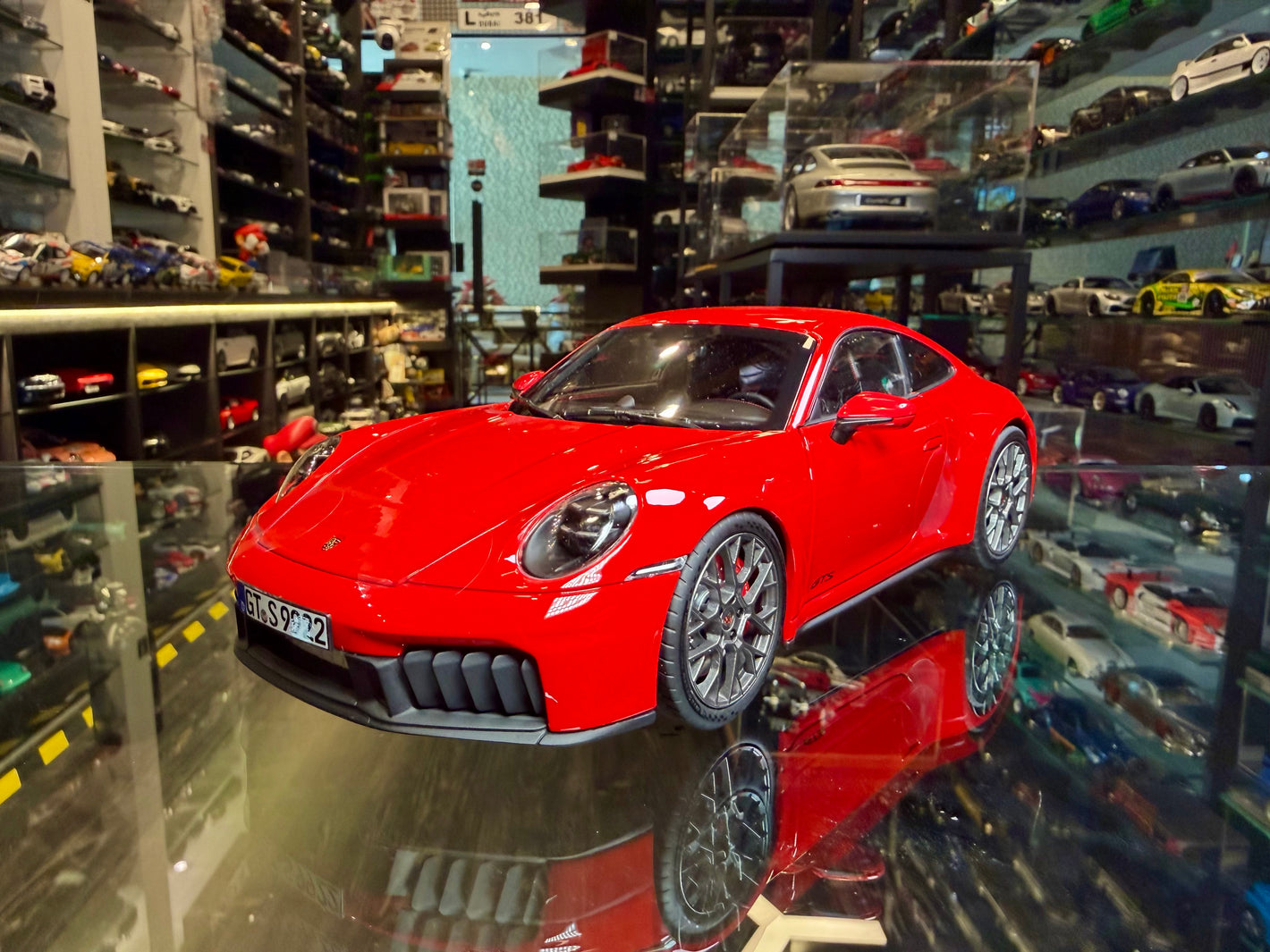 PORSCHE CARRERA 4 GTS