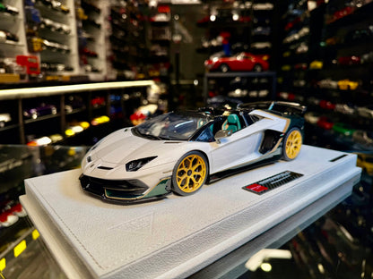 LAMBORGHINI AVENTADOR SVJ
