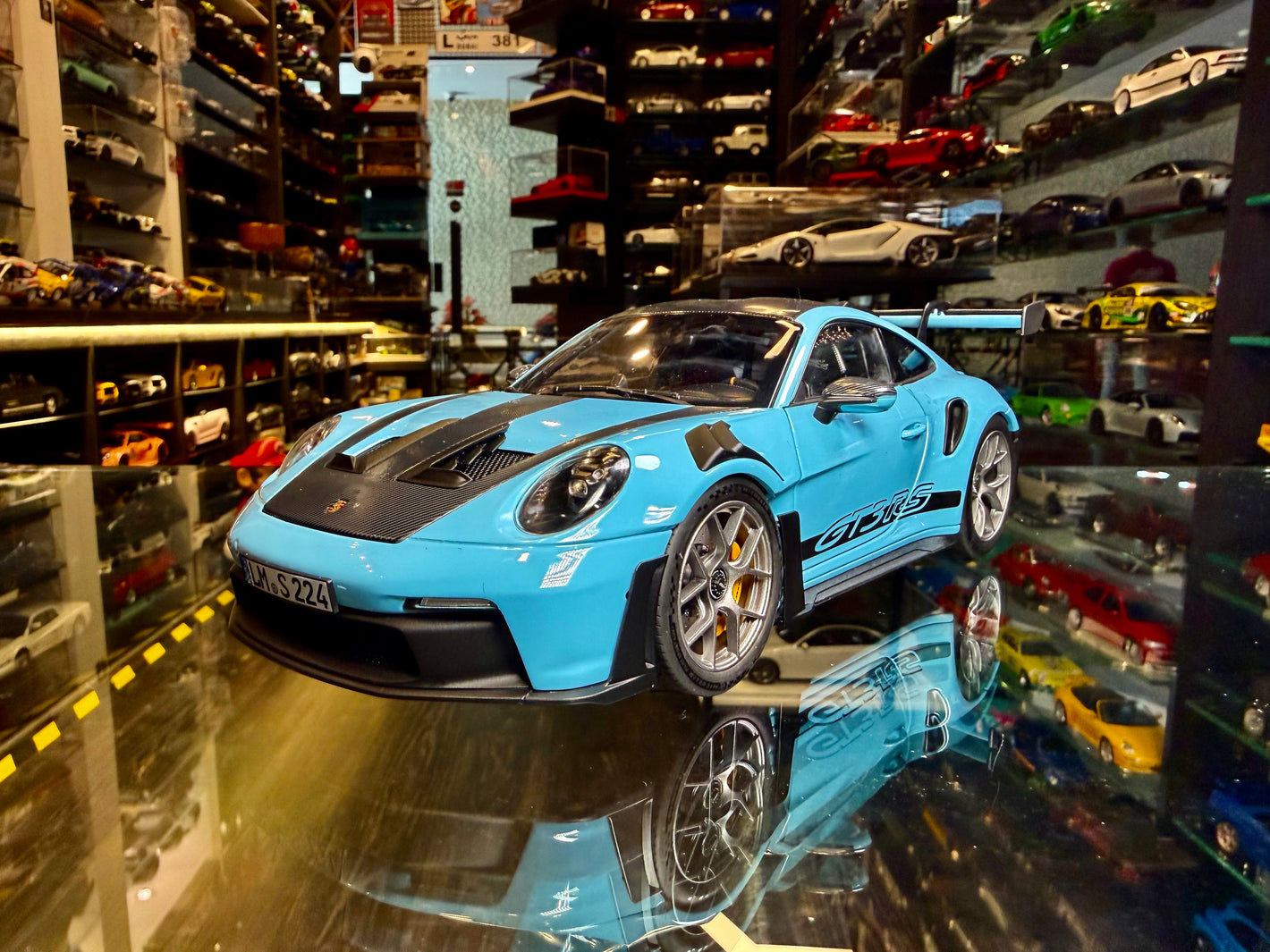 PORSCHE 911 GT3 RS