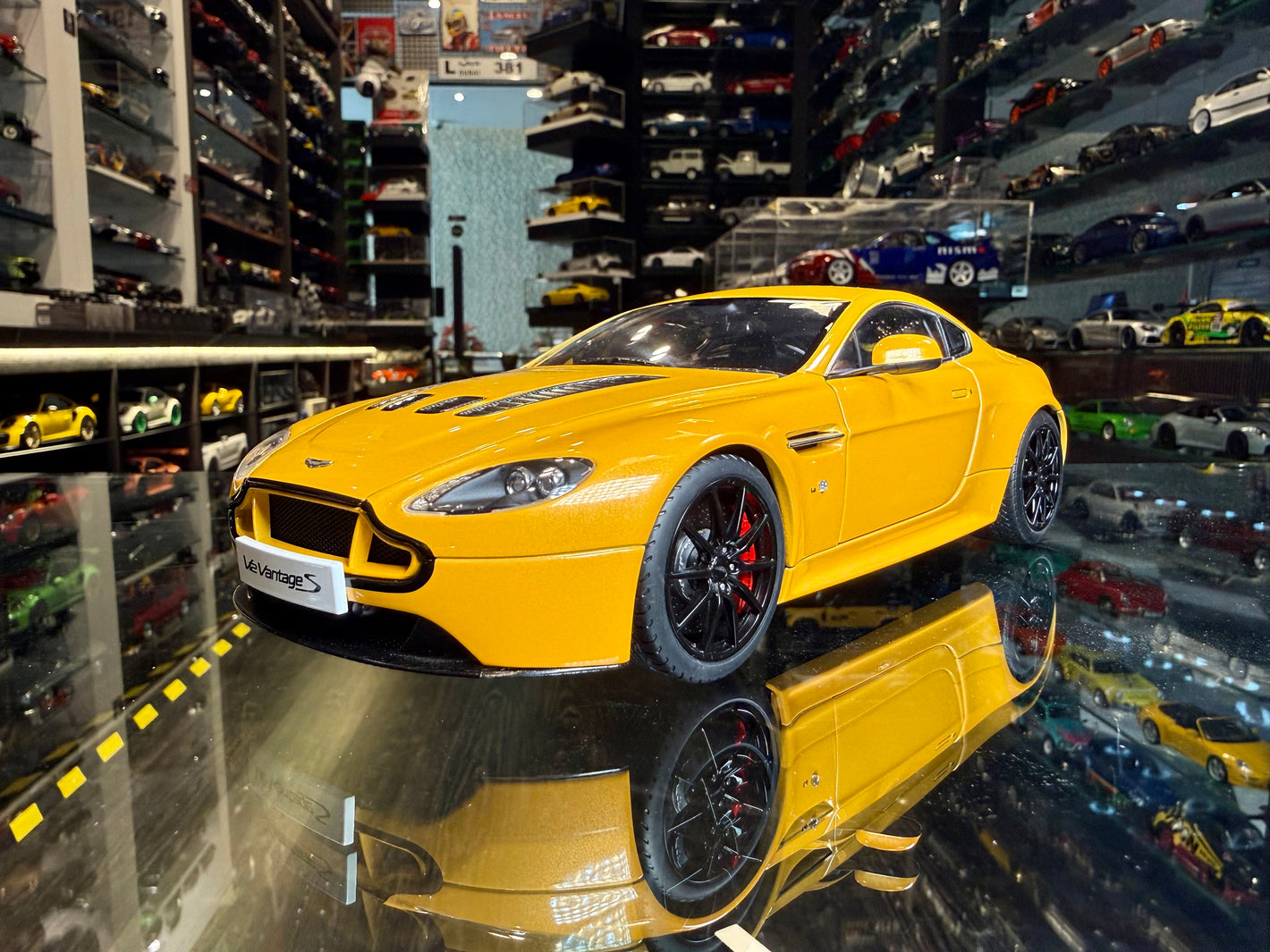 ASTON MARTIN VANTAGE S V12