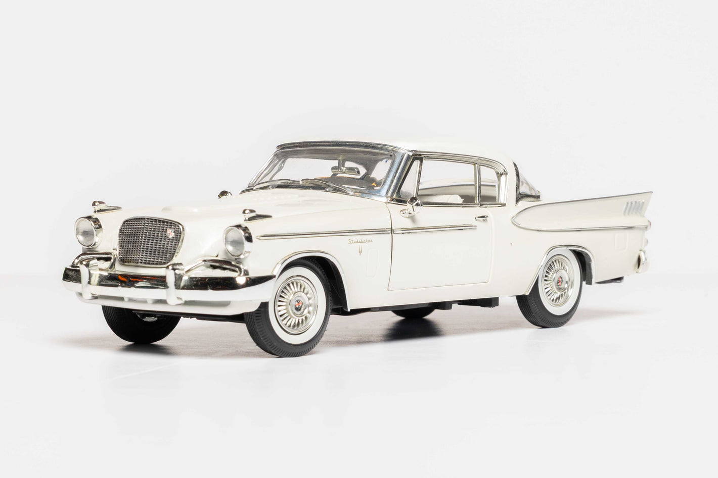 STUDEBAKER GOLD HAWK