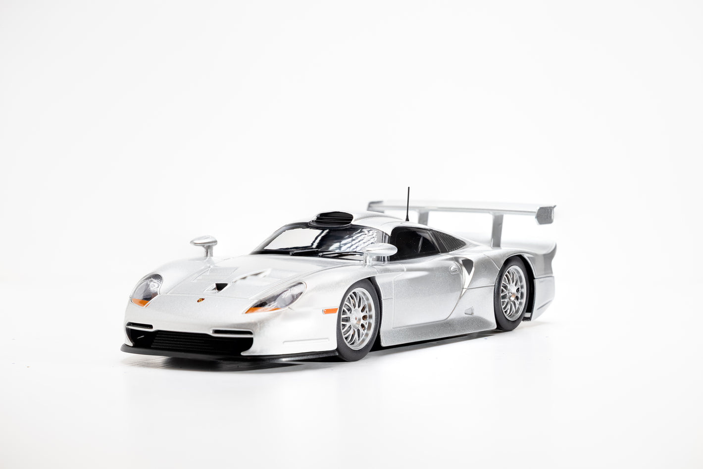 porsche 911 gt1