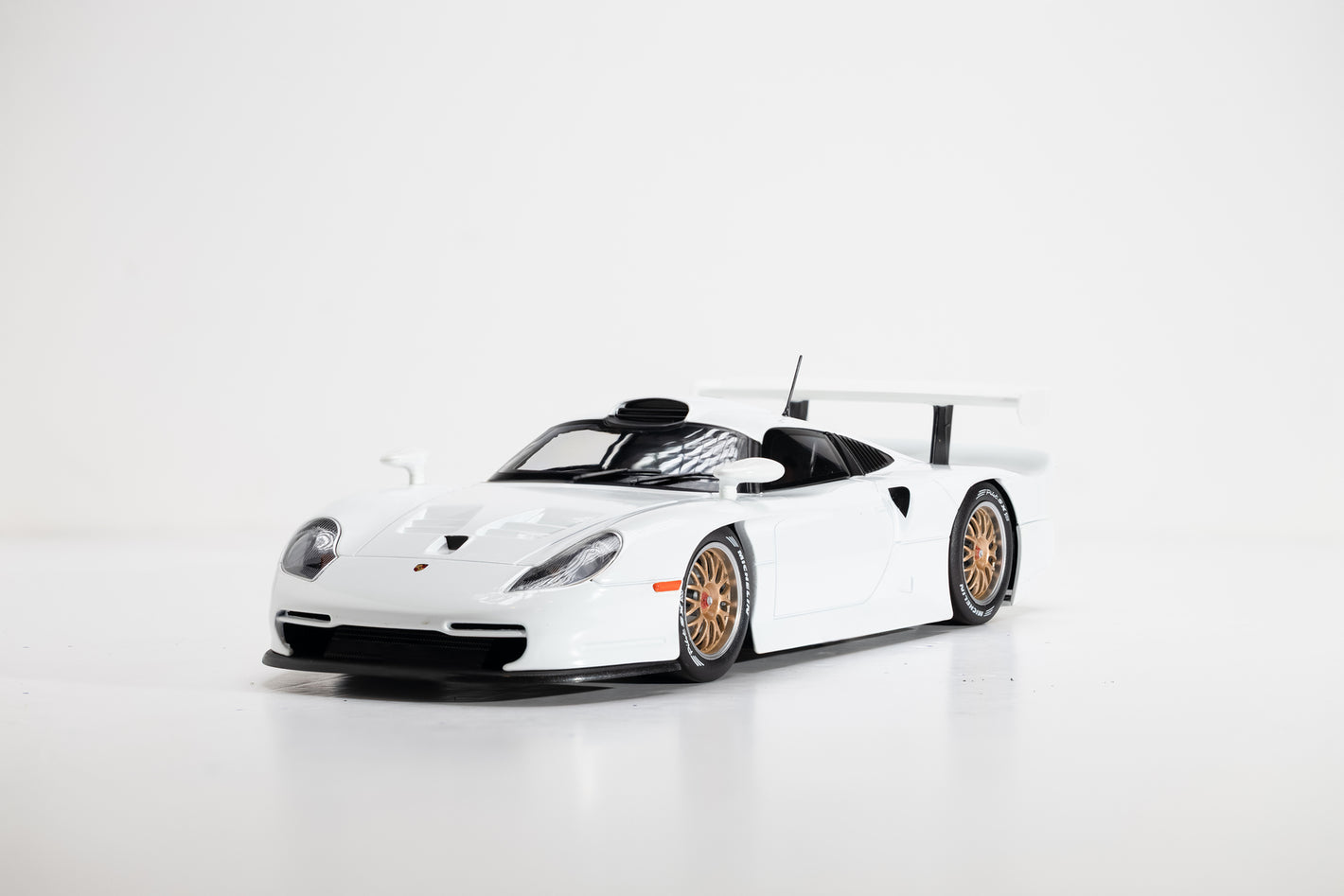 porsche 911 gt1