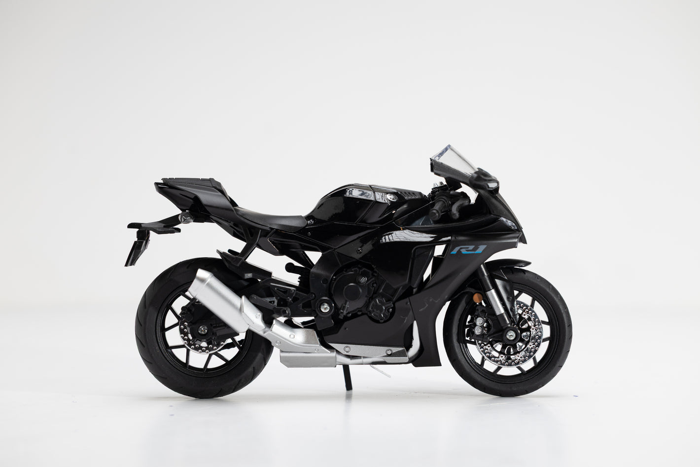 YAMAHA R1